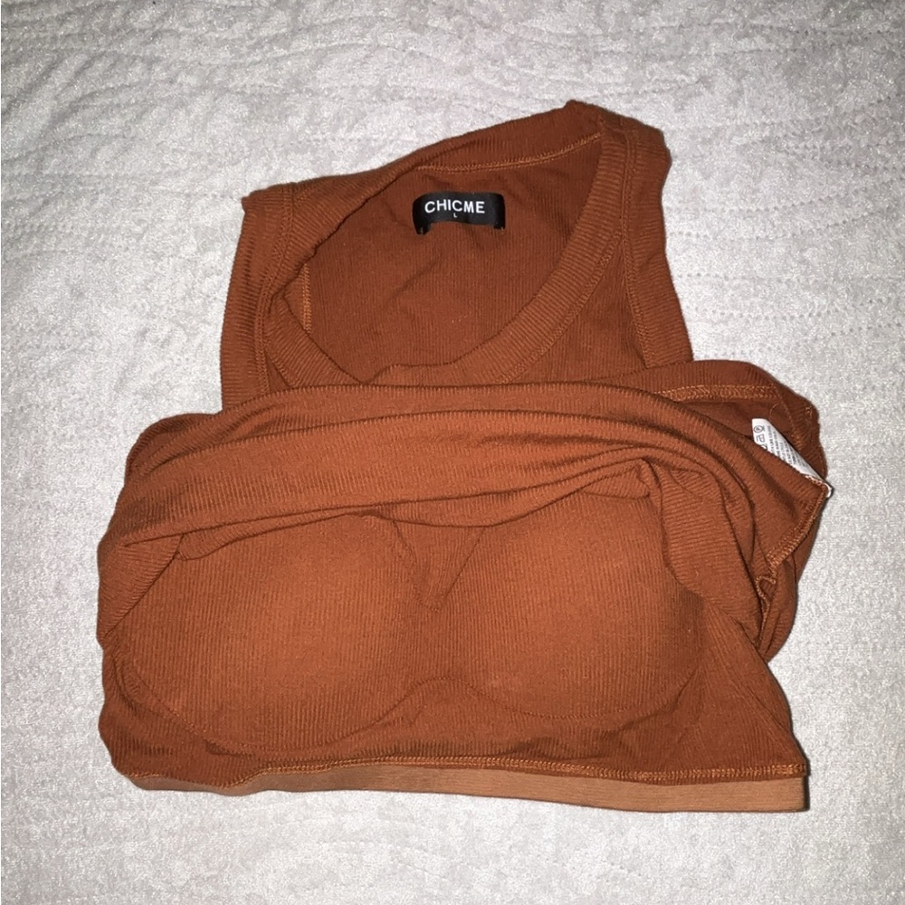 Chicme Ribbed Roundneck Built-in Bra Tank Top. - Picture 4 of 7